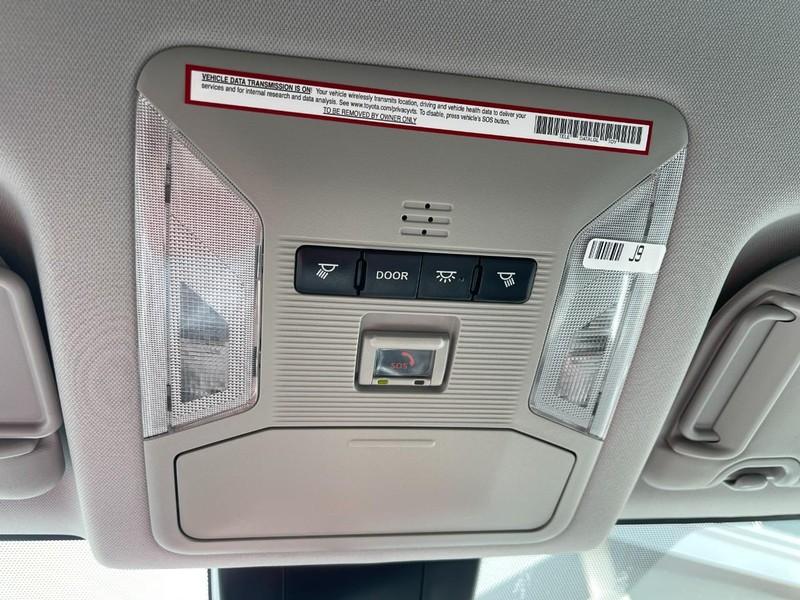 Toyota RAV4 Hybrid Vehicle Image 33