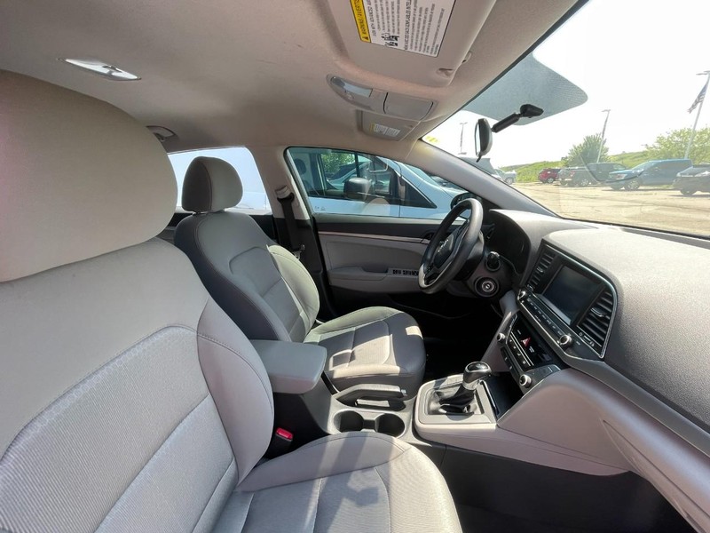 Hyundai Elantra Vehicle Image 03