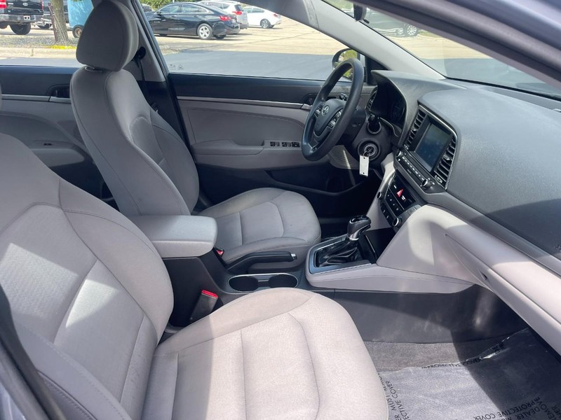 Hyundai Elantra Vehicle Image 10