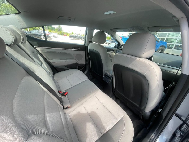 Hyundai Elantra Vehicle Image 13