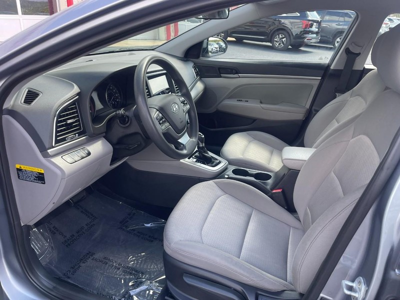 Hyundai Elantra Vehicle Image 16