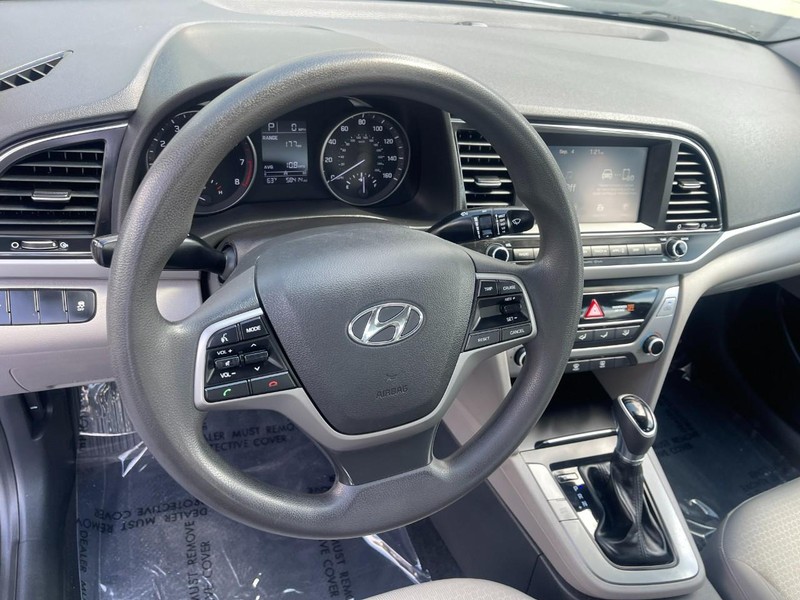Hyundai Elantra Vehicle Image 19