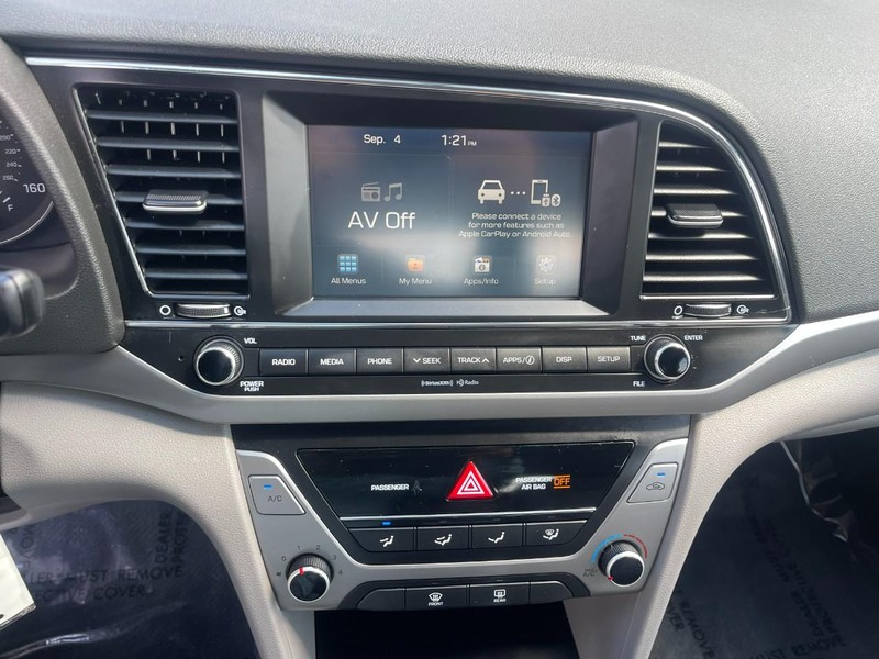 Hyundai Elantra Vehicle Image 26