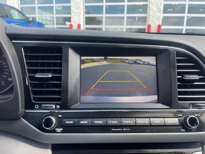 Hyundai Elantra Vehicle Image 27