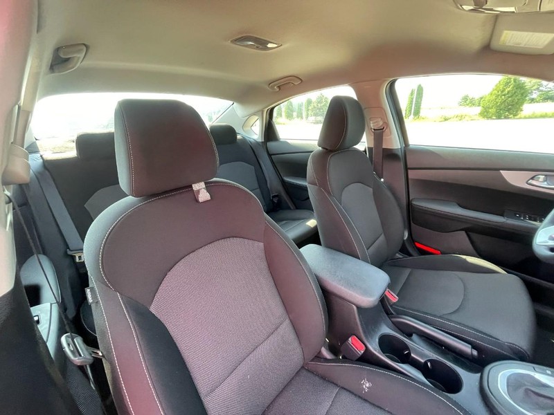 Kia Forte Vehicle Image 04