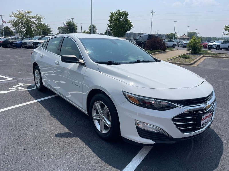 Chevrolet Malibu Vehicle Image 02