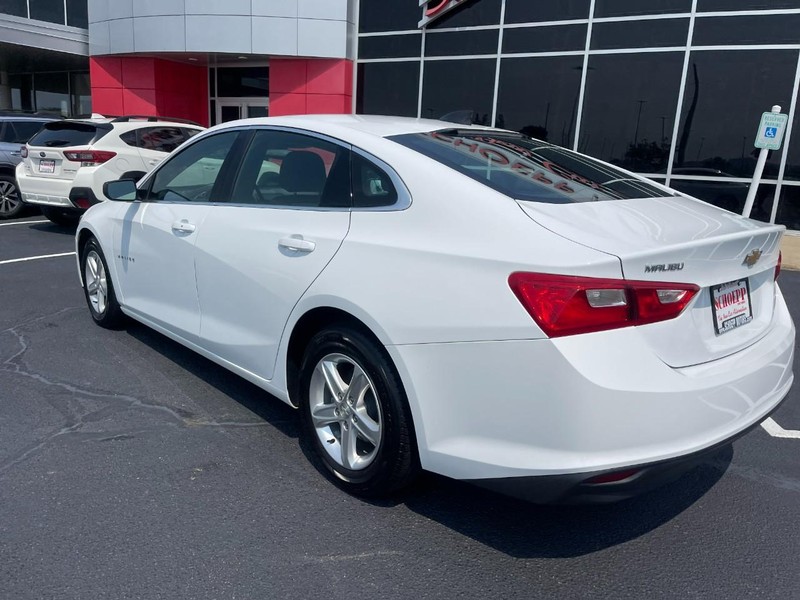 Chevrolet Malibu Vehicle Image 04