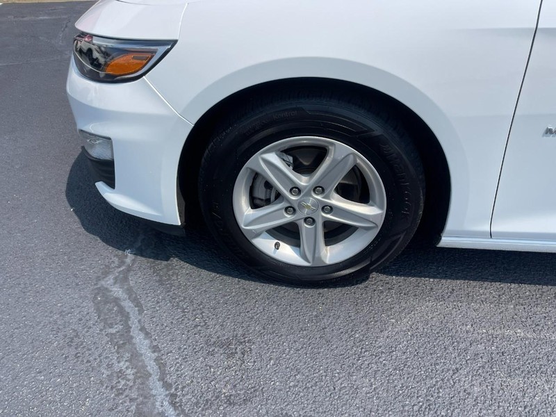 Chevrolet Malibu Vehicle Image 06