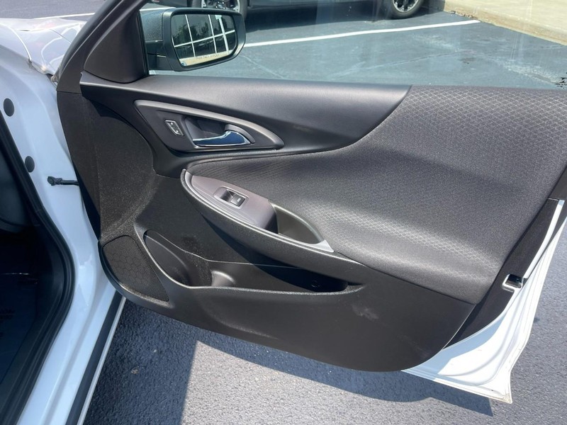 Chevrolet Malibu Vehicle Image 11