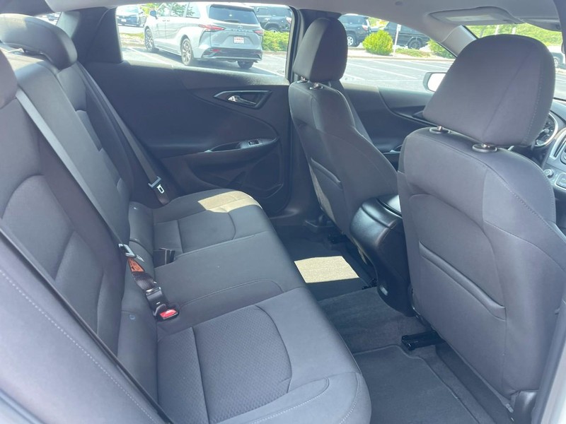 Chevrolet Malibu Vehicle Image 12