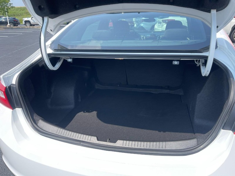 Chevrolet Malibu Vehicle Image 15
