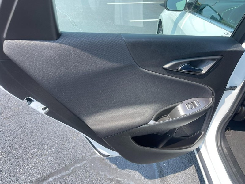 Chevrolet Malibu Vehicle Image 17