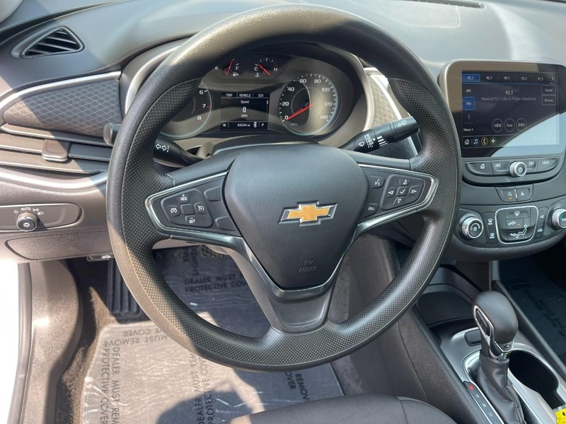 Chevrolet Malibu Vehicle Image 21