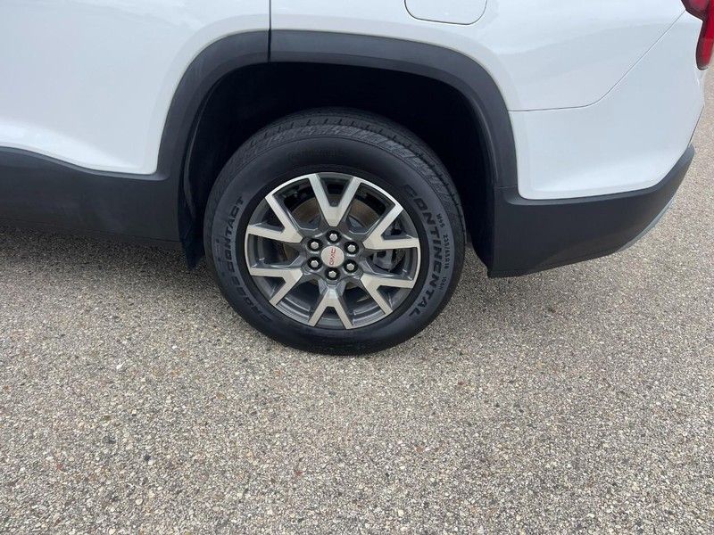 GMC Acadia Vehicle Image 06