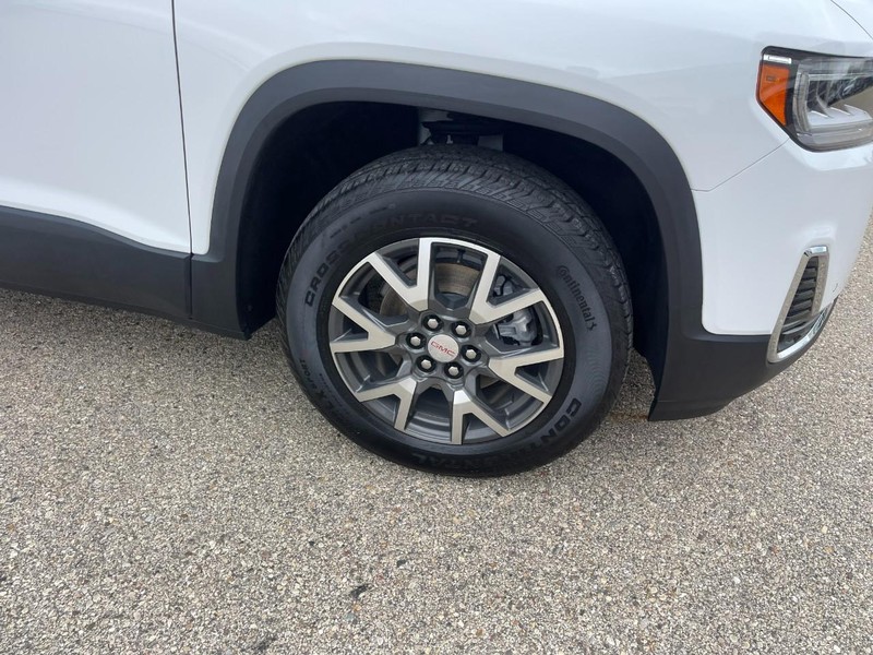 GMC Acadia Vehicle Image 08
