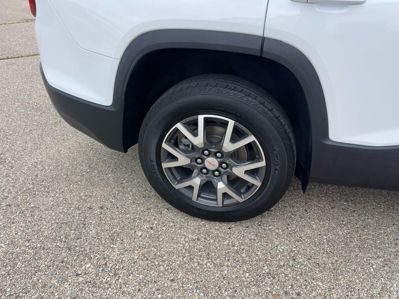 GMC Acadia Vehicle Image 09