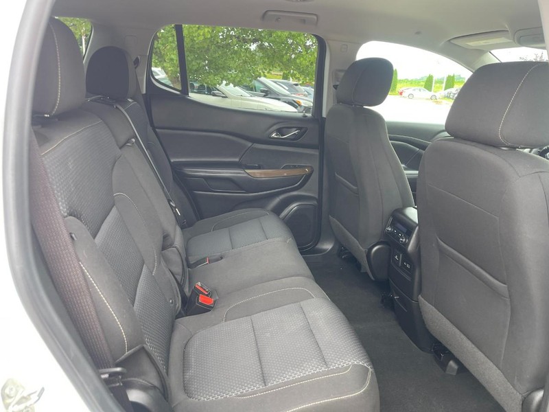 GMC Acadia Vehicle Image 13