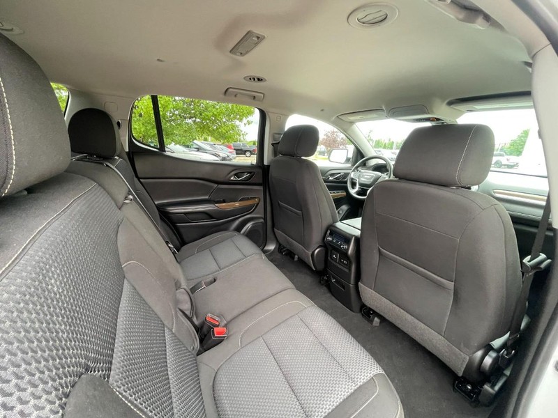 GMC Acadia Vehicle Image 14