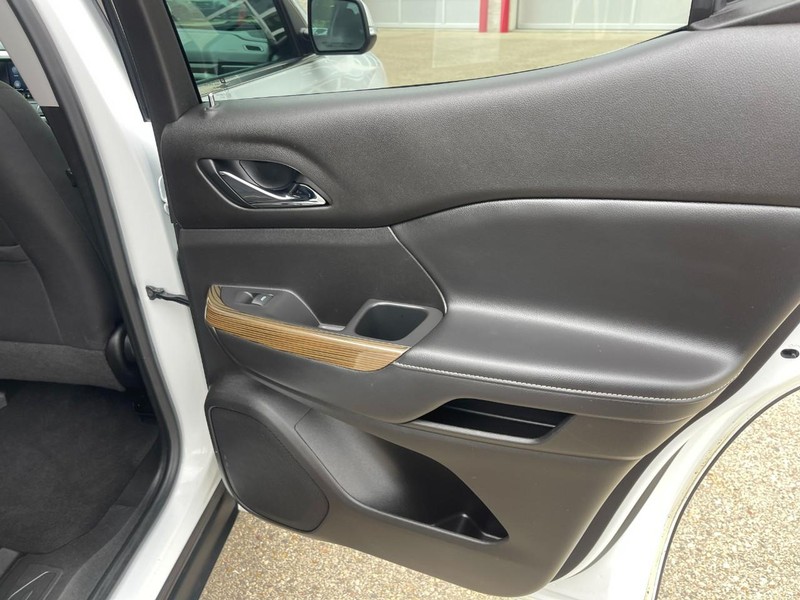 GMC Acadia Vehicle Image 15