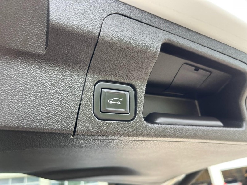 GMC Acadia Vehicle Image 17