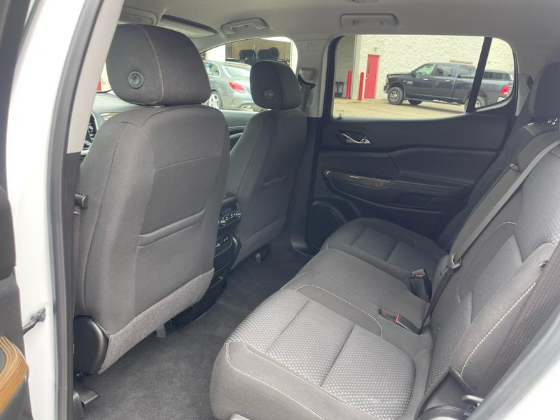GMC Acadia Vehicle Image 18