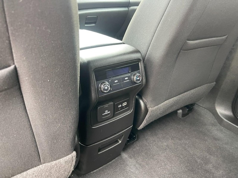 GMC Acadia Vehicle Image 21