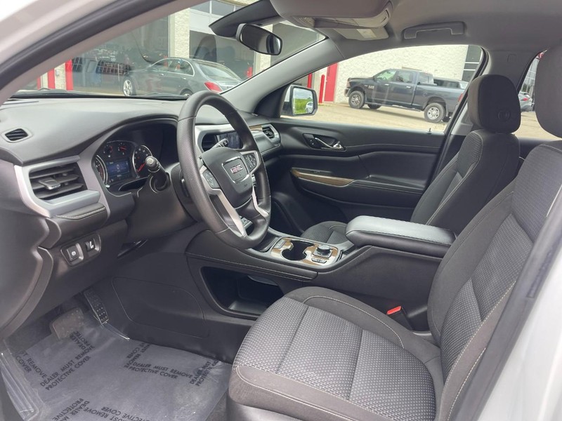 GMC Acadia Vehicle Image 22