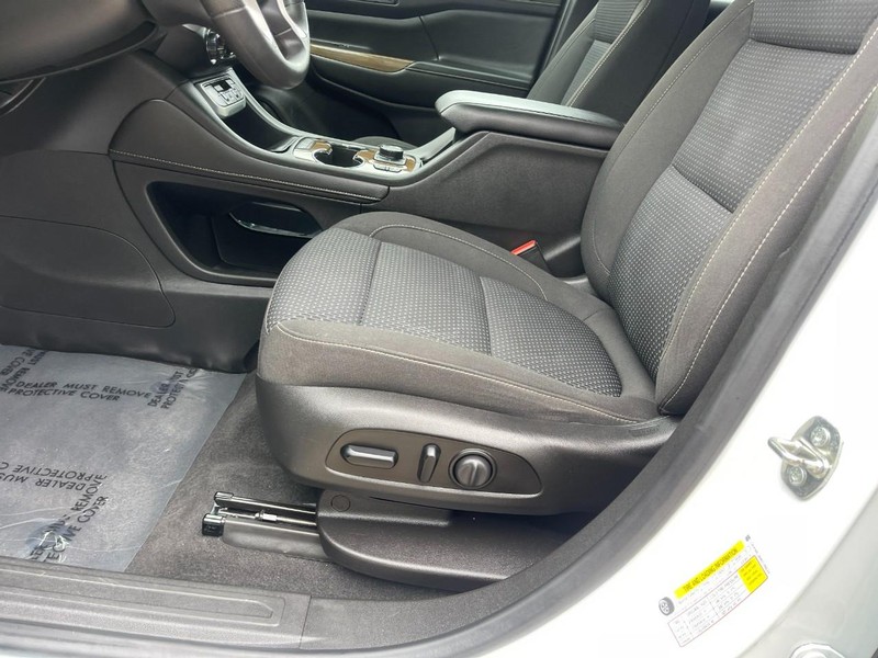 GMC Acadia Vehicle Image 23