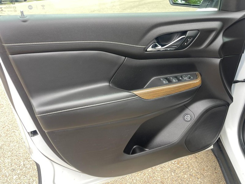 GMC Acadia Vehicle Image 24