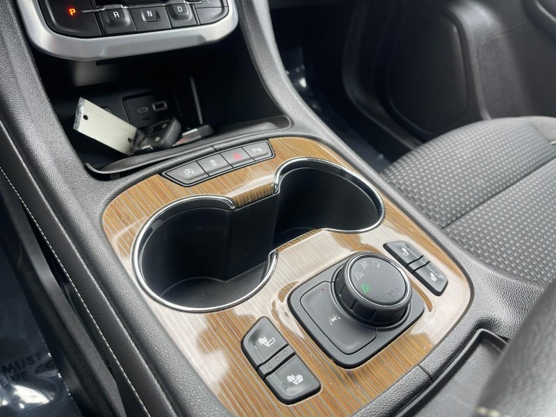 GMC Acadia Vehicle Image 28