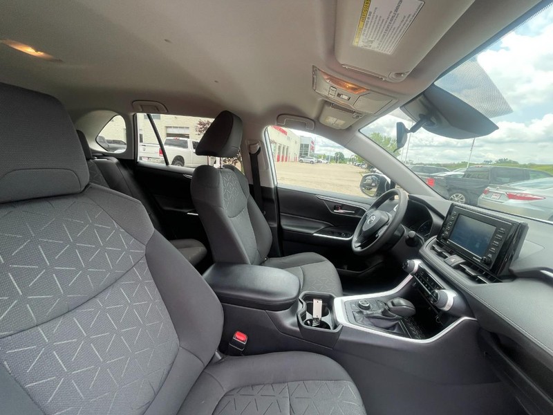 Toyota RAV4 Hybrid Vehicle Image 03