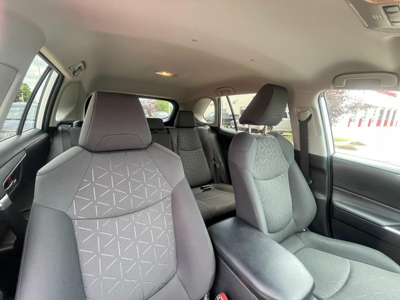 Toyota RAV4 Hybrid Vehicle Image 04