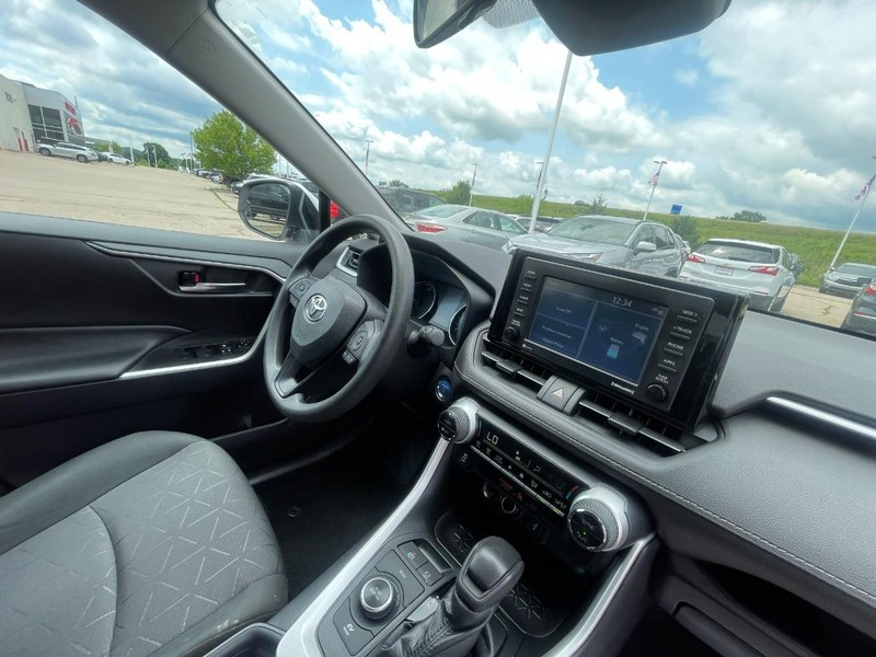 Toyota RAV4 Hybrid Vehicle Image 05