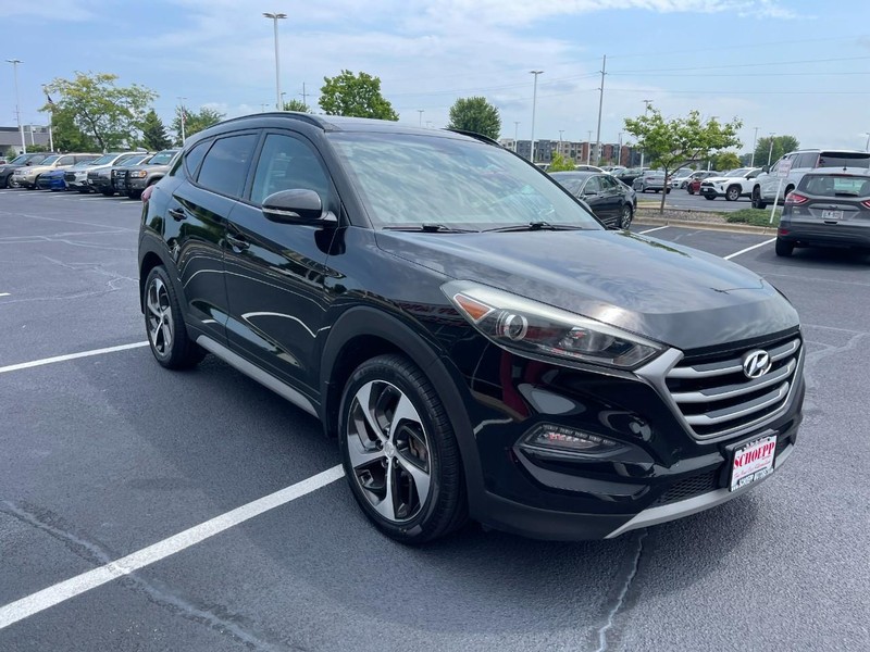 Hyundai Tucson Vehicle Image 02