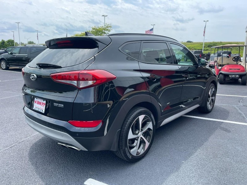 Hyundai Tucson Vehicle Image 03
