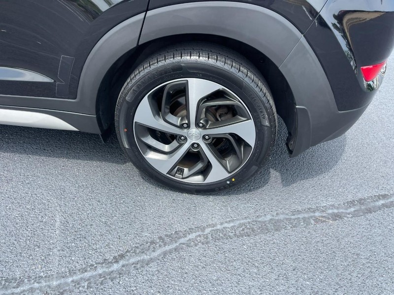 Hyundai Tucson Vehicle Image 05