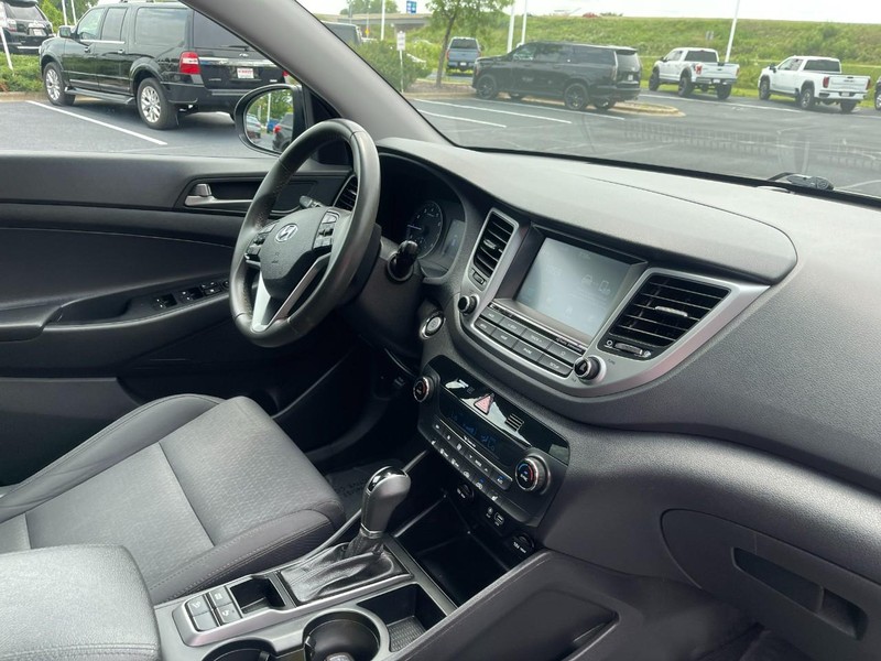 Hyundai Tucson Vehicle Image 09
