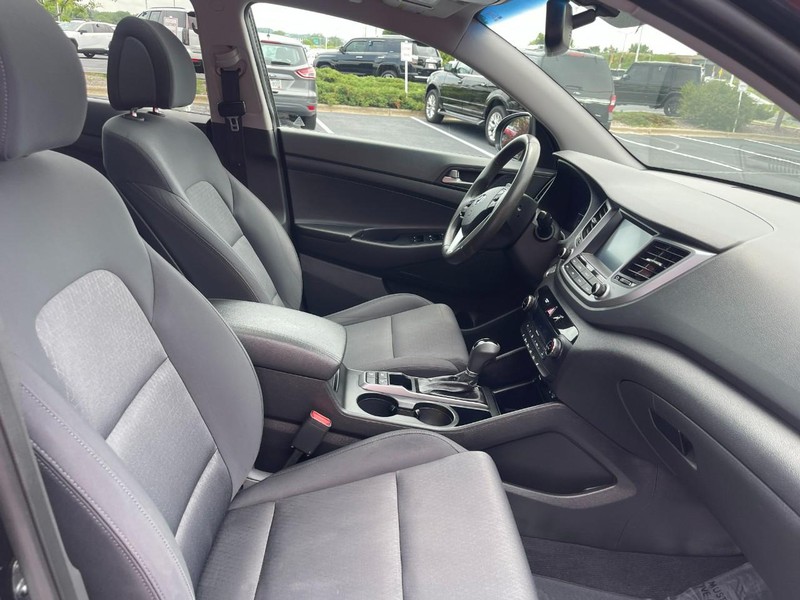 Hyundai Tucson Vehicle Image 11