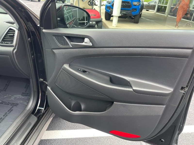 Hyundai Tucson Vehicle Image 12