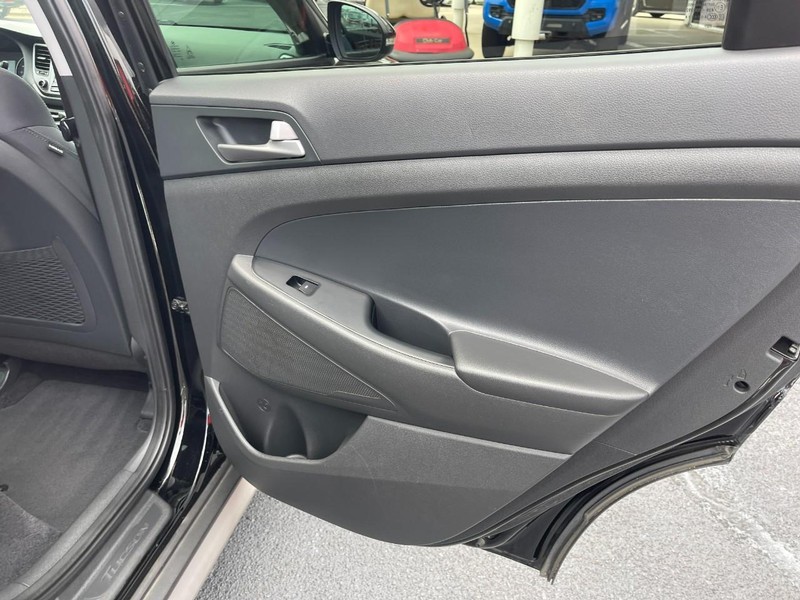 Hyundai Tucson Vehicle Image 15
