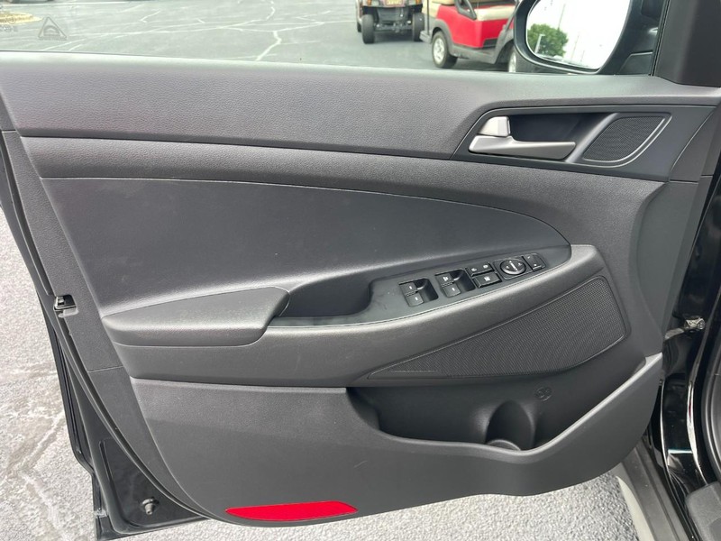 Hyundai Tucson Vehicle Image 22