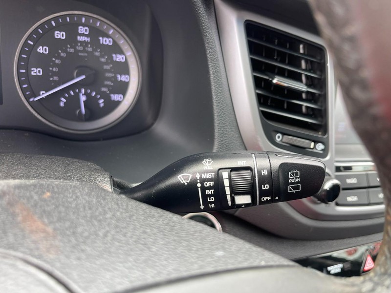 Hyundai Tucson Vehicle Image 28