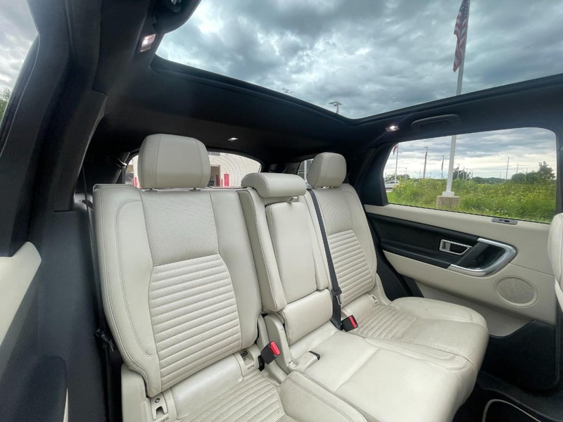 Land Rover Discovery Sport Vehicle Image 05