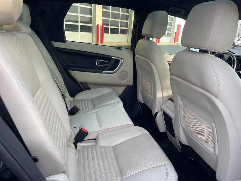 Land Rover Discovery Sport Vehicle Image 10