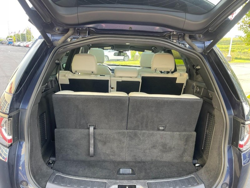 Land Rover Discovery Sport Vehicle Image 14