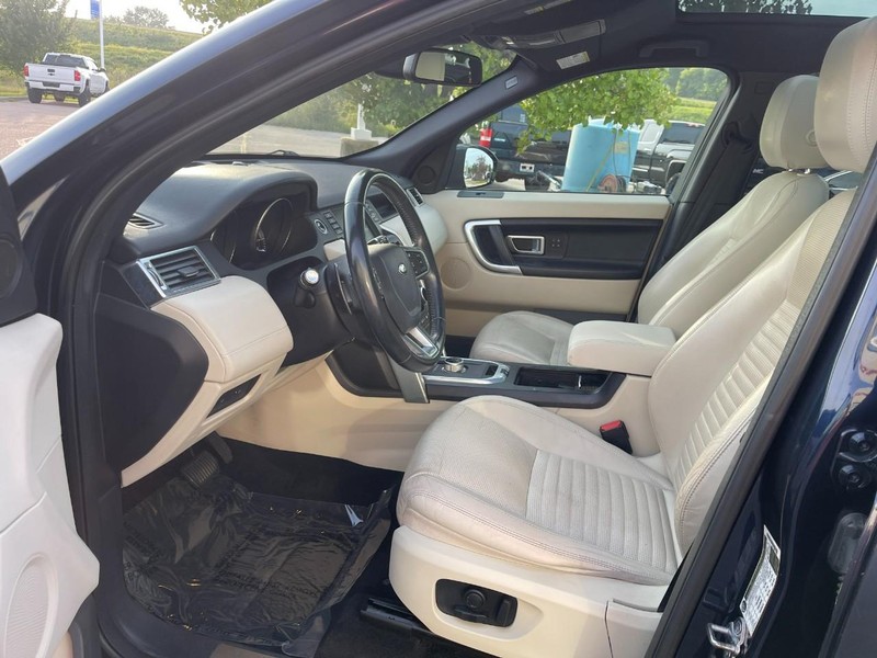Land Rover Discovery Sport Vehicle Image 18