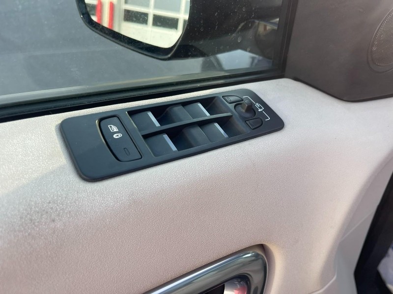 Land Rover Discovery Sport Vehicle Image 21