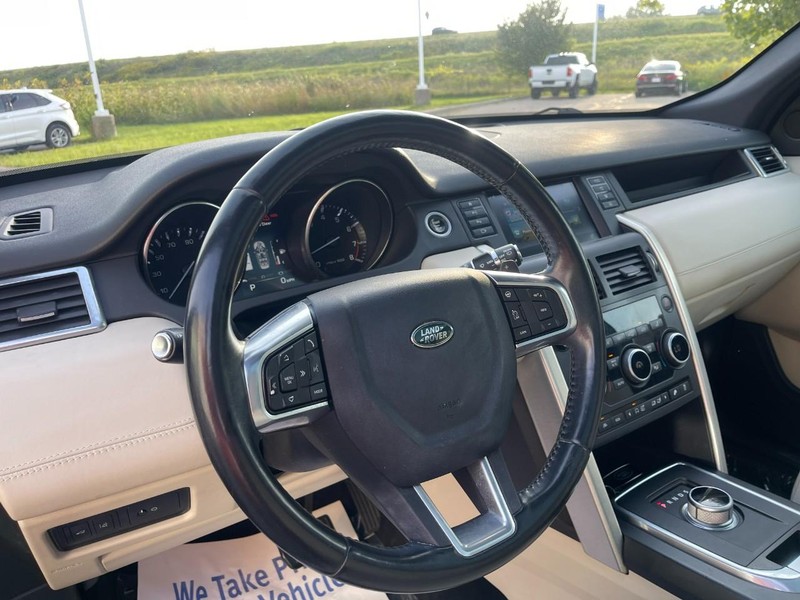 Land Rover Discovery Sport Vehicle Image 22