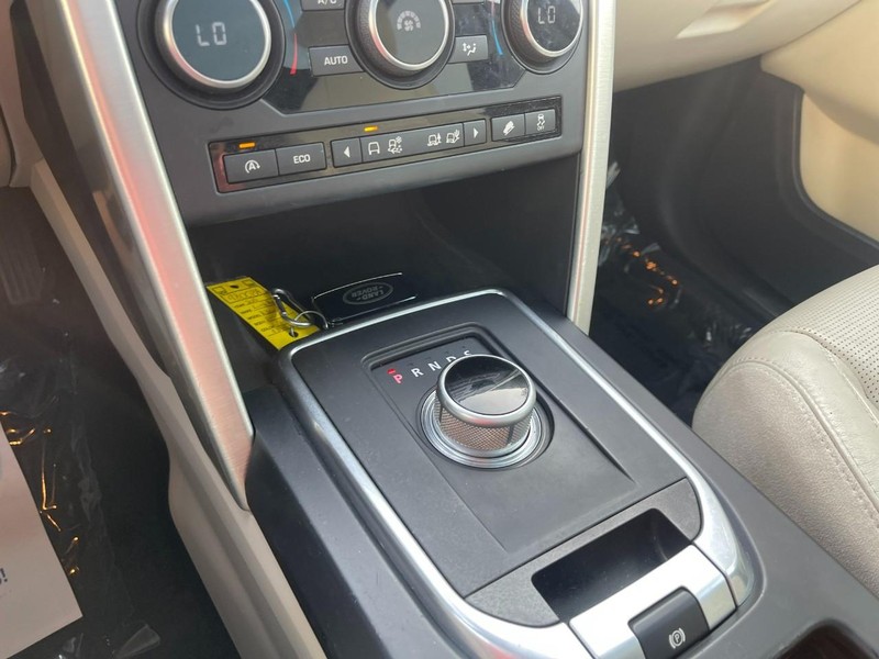 Land Rover Discovery Sport Vehicle Image 23