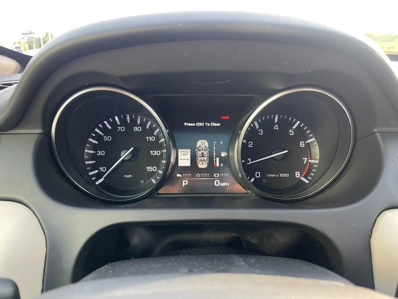 Land Rover Discovery Sport Vehicle Image 30
